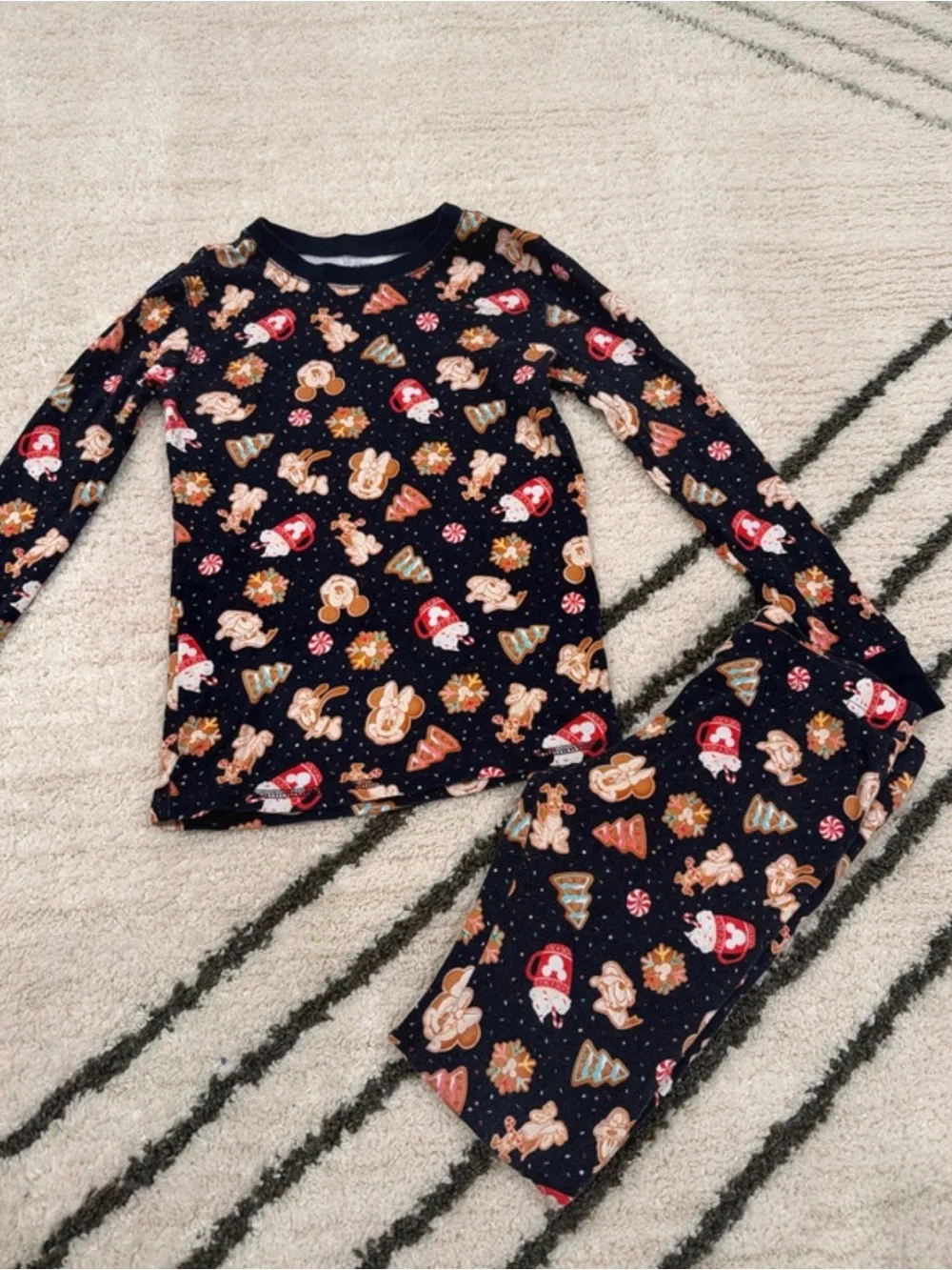 Old Navy Navy Blue Kids Holiday Pajama Set with Gingerbread & Santa Motifs